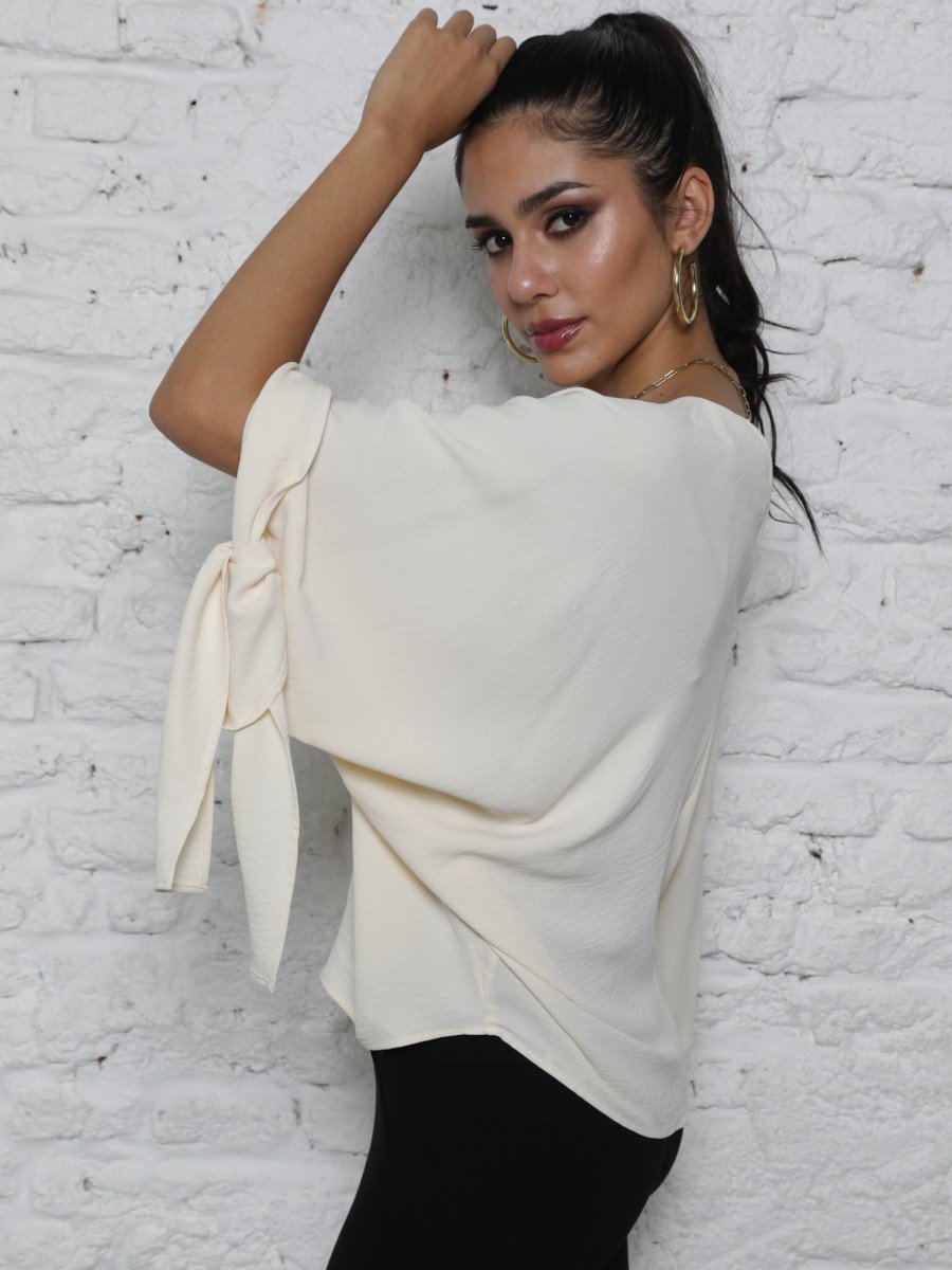 BLUSA ESCOTE MANGAS ANCHAS