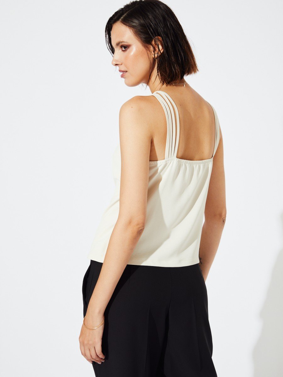 BLUSA CON ARGOLLA Y NUDO